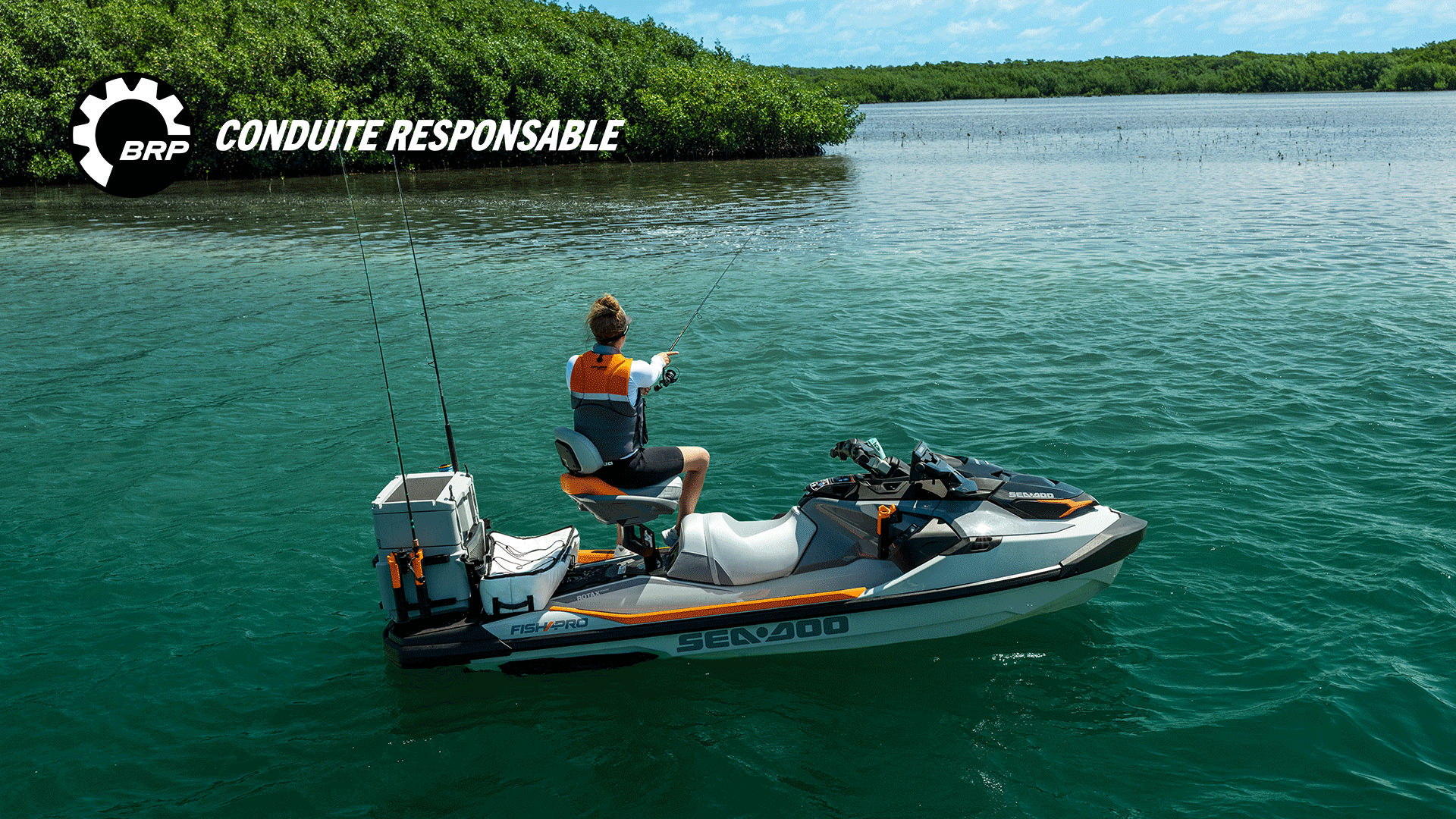 GIF montrant plusieurs conducteurs sur leur motomarine Sea-Doo, accompagnés du logo « Conduite responsable »