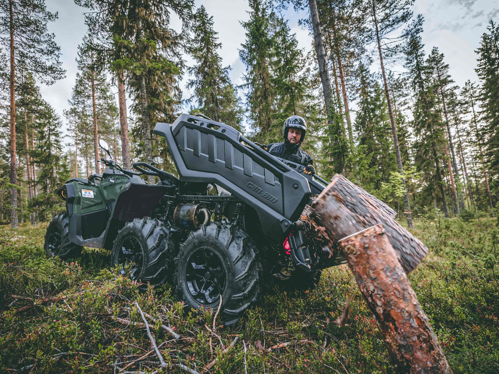 Can-Am Outlander 6x6 skogsarbete