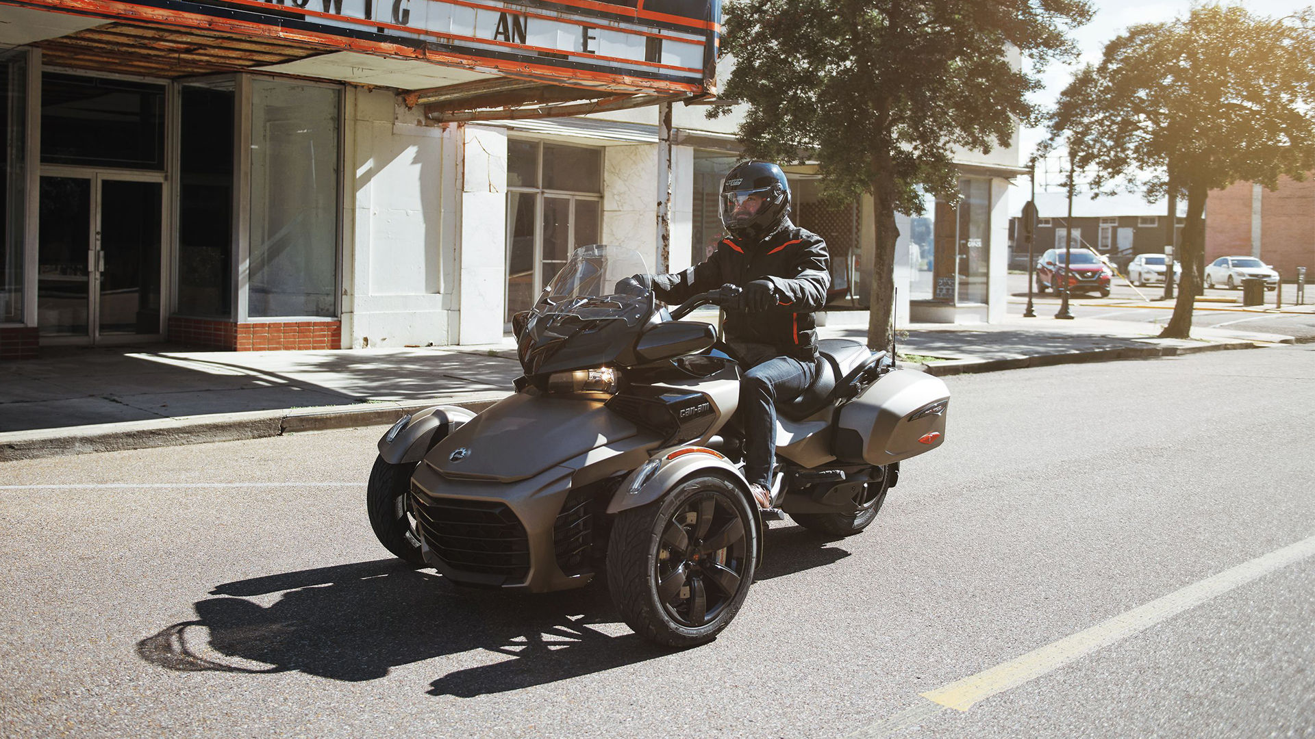 2023 Can-Am Spyder F3 3-wheel vehicle idle on a street
