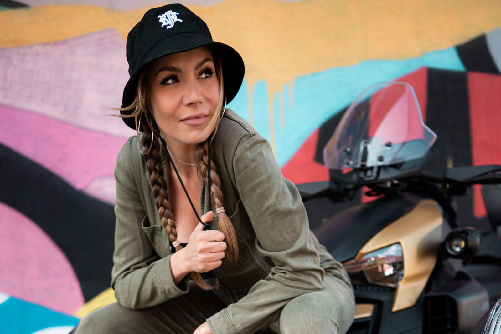 Charlee Moss auf ihrem Ryker