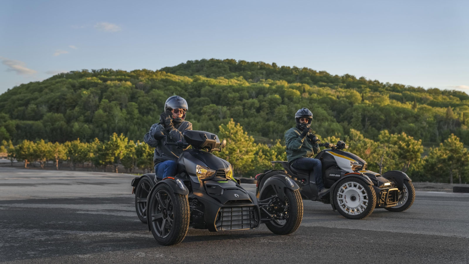 Personnes sur des Ryker 