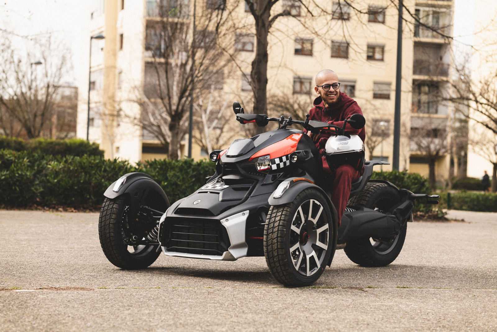 Lilou auf einem Can-Am Ryker