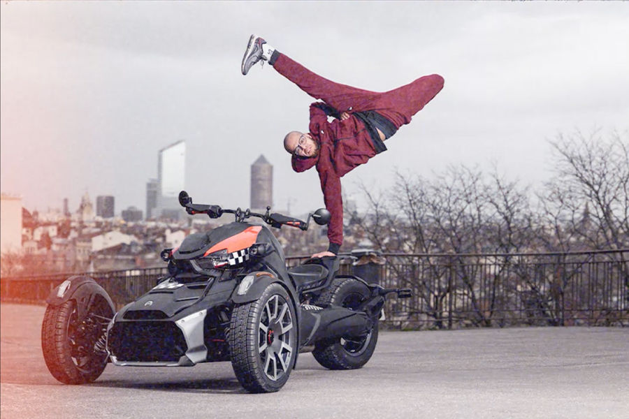 Lilou sur un Can-Am Ryker