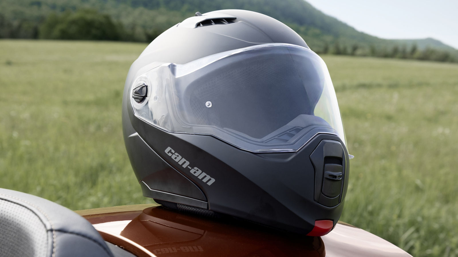 Casque sur un Can‑Am Spyder