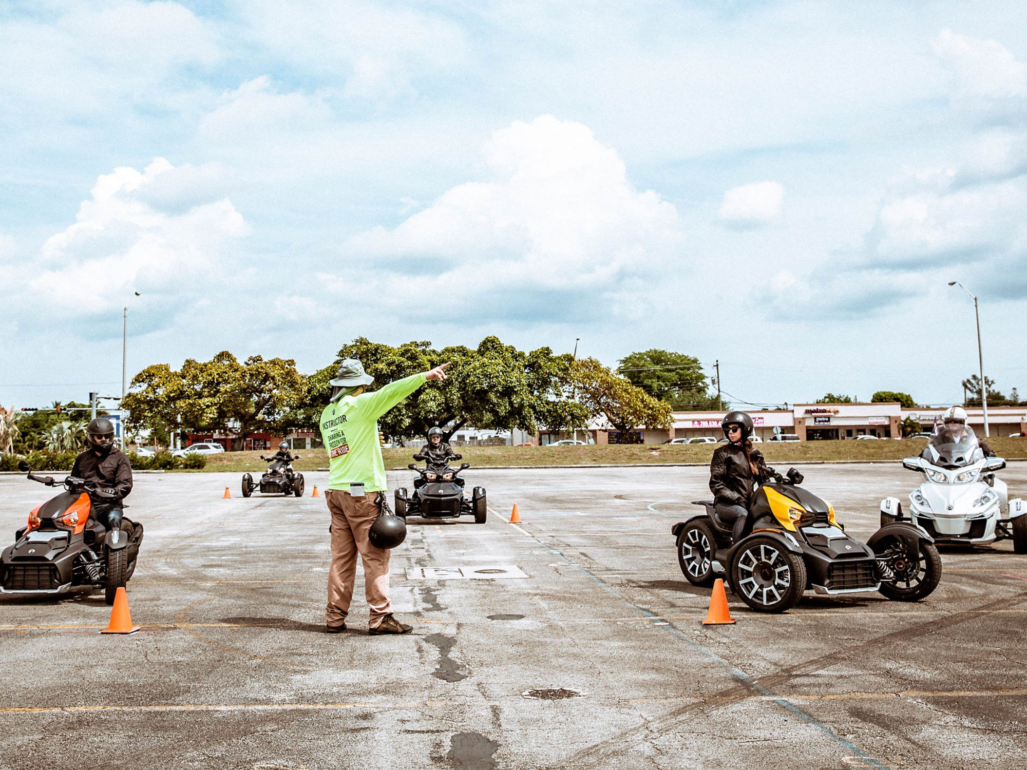 Learn to ride a 3wheel motorcycle CanAm OnRoad