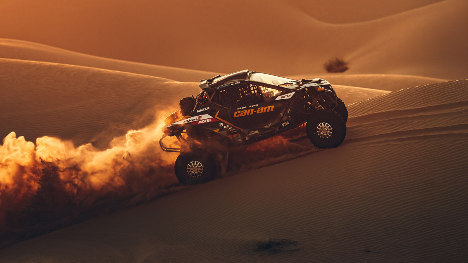 Can-Am andando a la par en arena