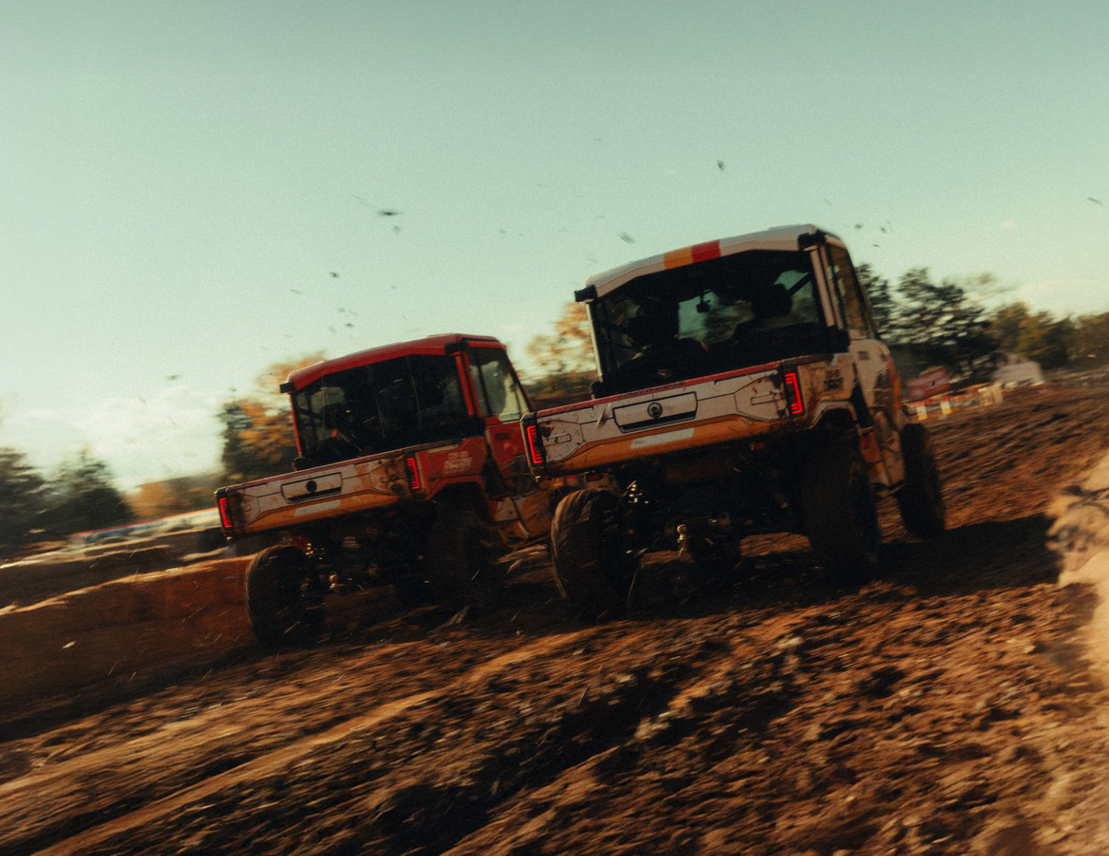 Un véhicule côte à côte Can-Am 2026 en pleine course pendant le Can-Am Derby