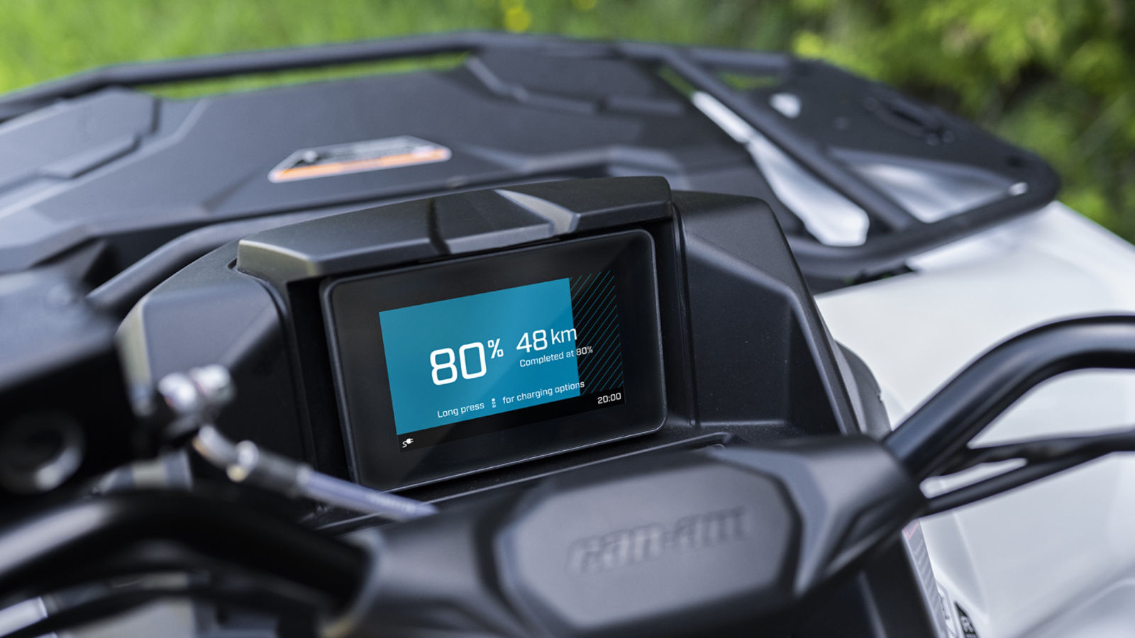 Pantalla a color de 5 pulgadas en el nuevo Can-Am Outlander Electric 2026