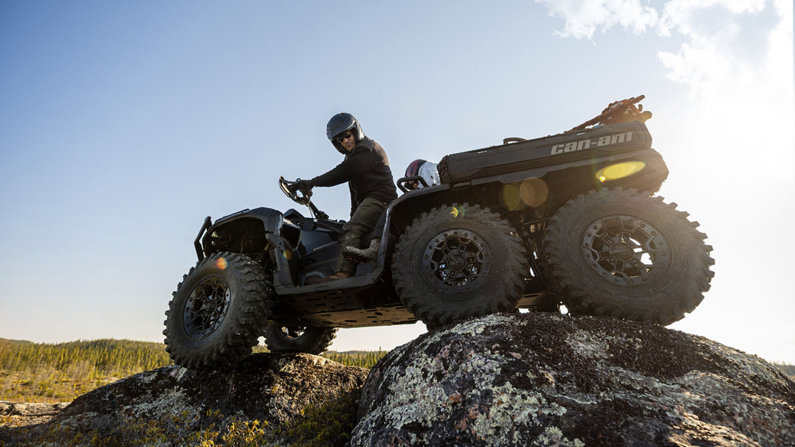 Der Can-Am Outlander 6x6 auf felsigem Terrain 