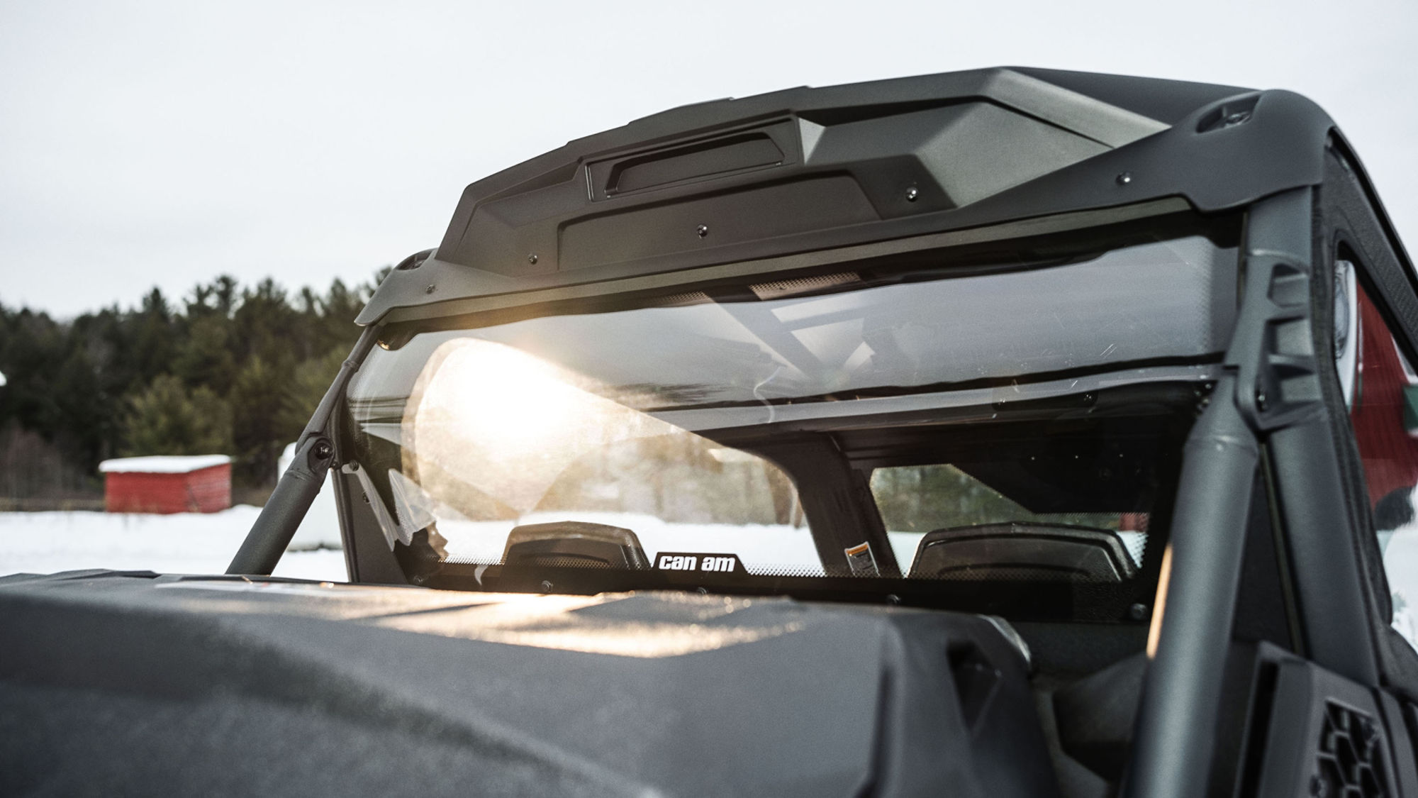 Vue complète d'une vitre arrière en polycarbonate