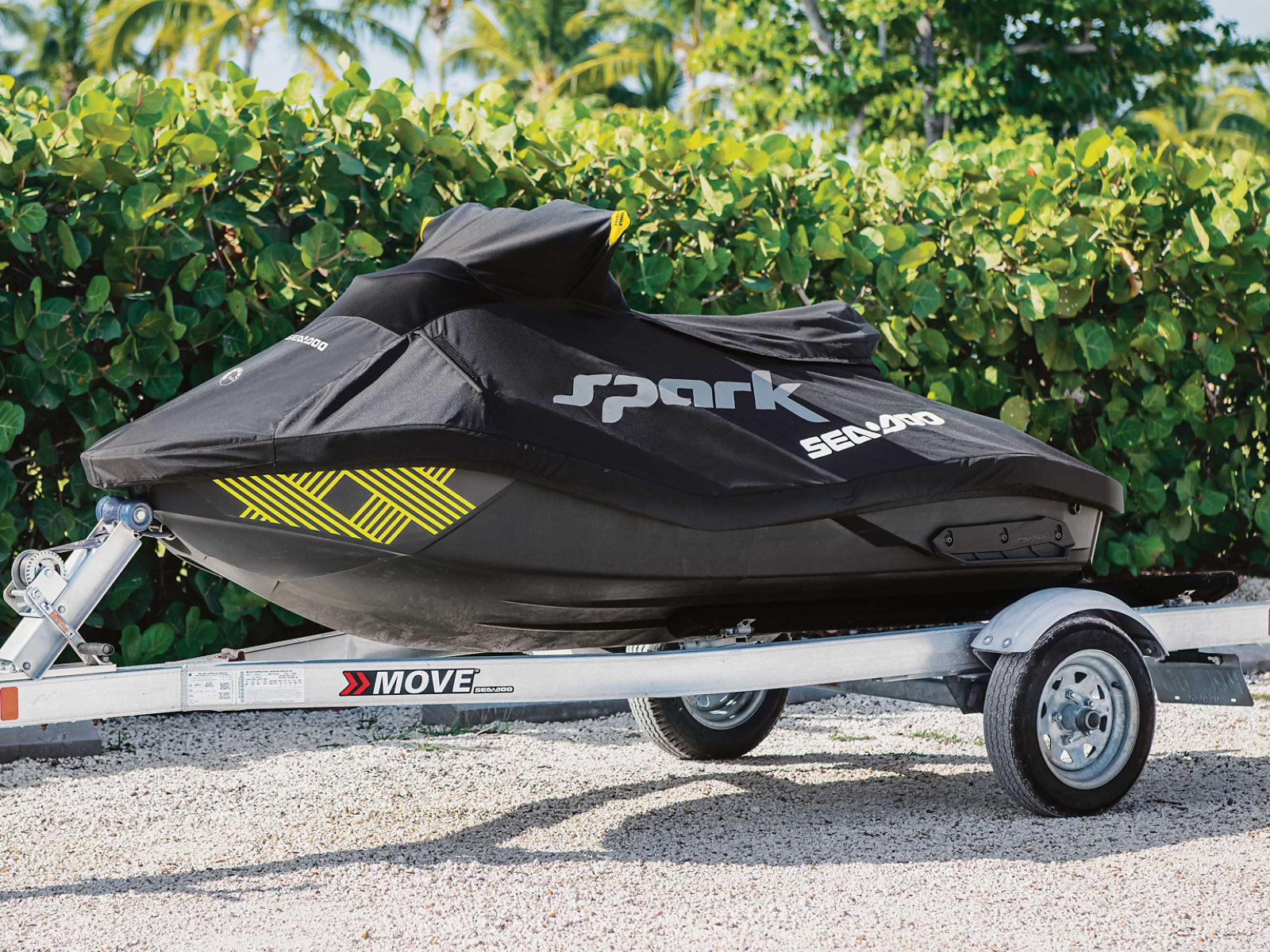Une motomarine Sea‑Doo Spark sur une remorque