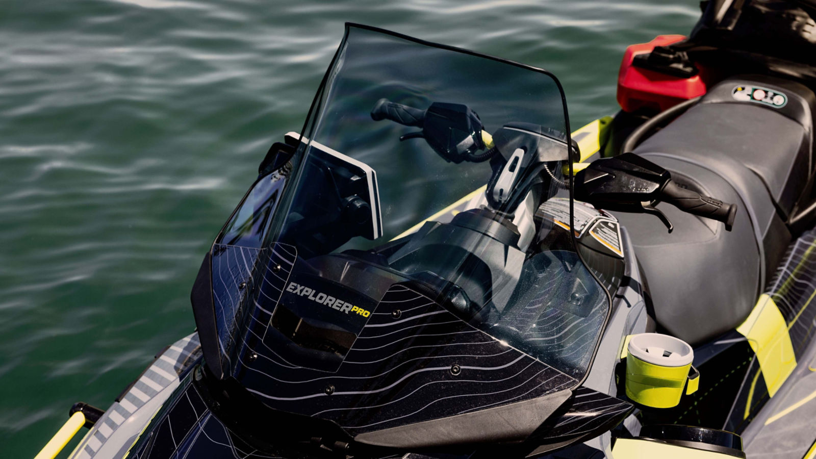 2025 Sea-Doo Explorer Proの取り外し可能なツーリングウインドシールド