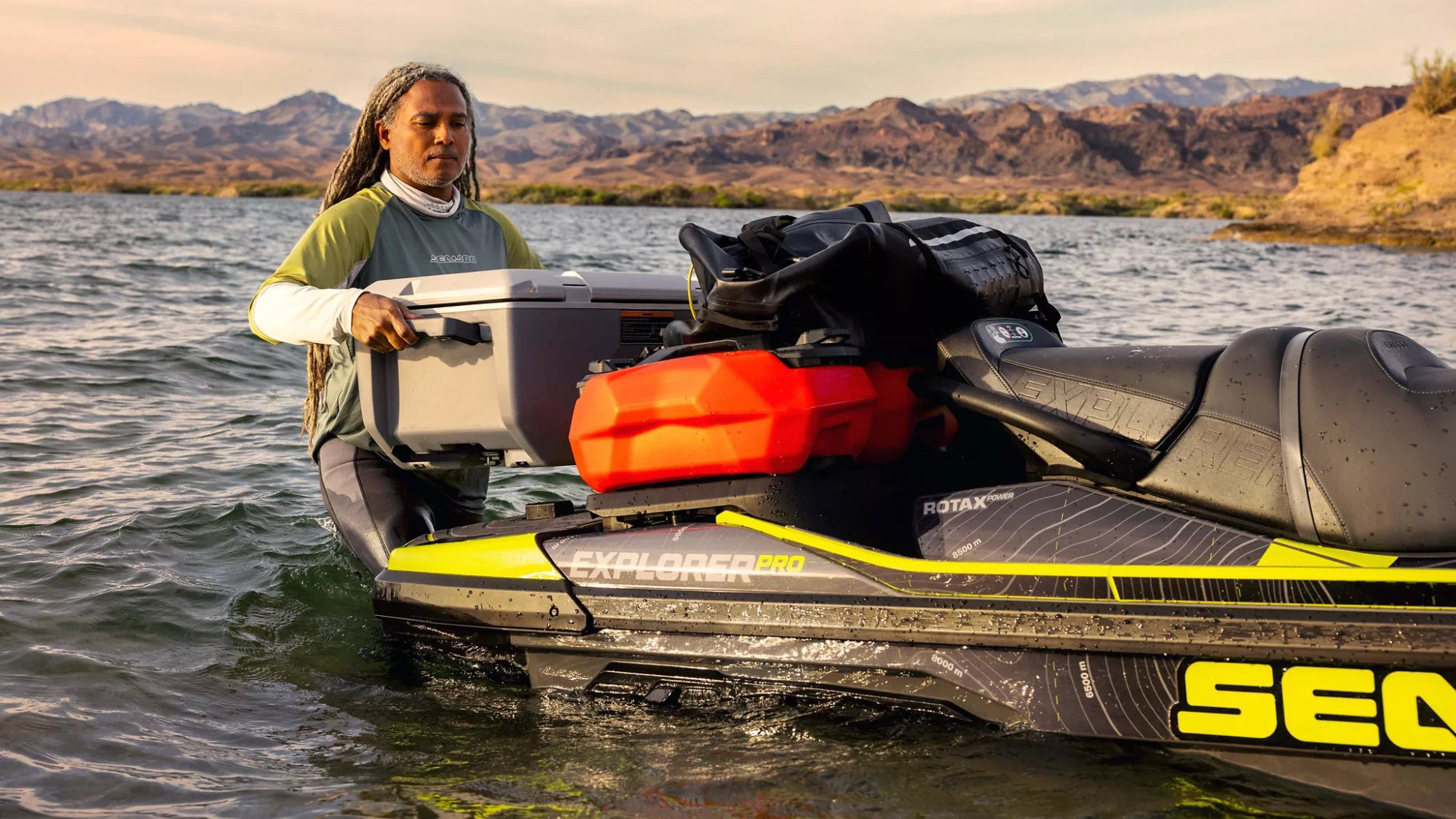 Un R=réservoir de carburant LinQ sur une motomarine Sea-Doo personnelle