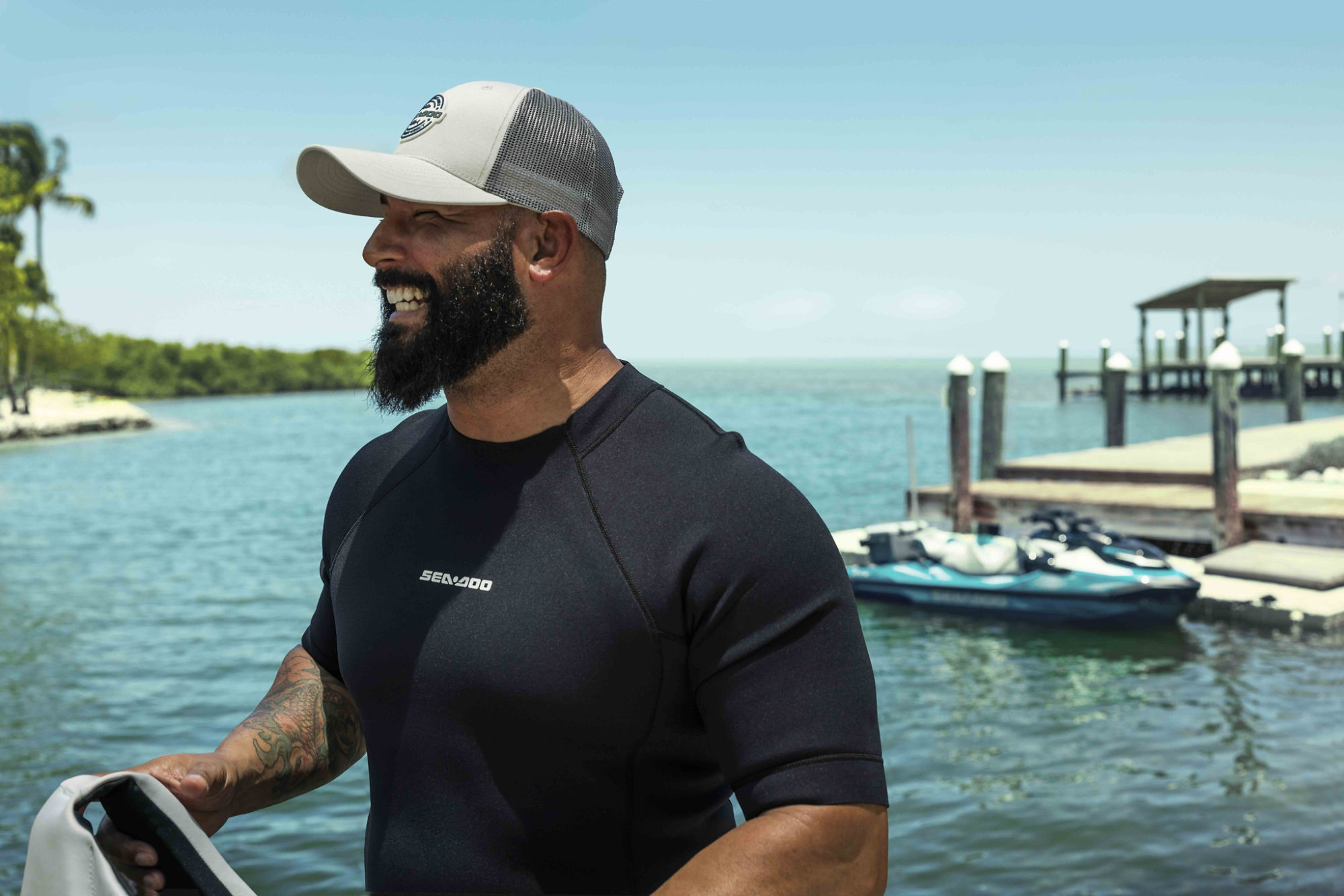 Homme et femme portant un VFI Sea-Doo