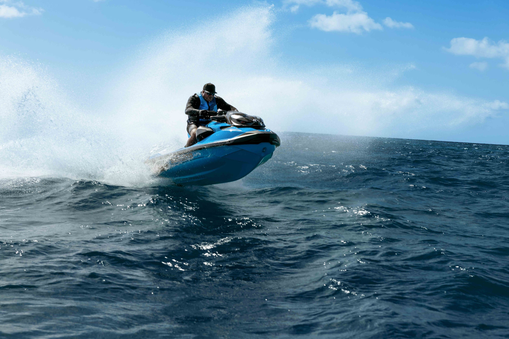 Homme sur un Sea-Doo RXP-X RS 325 2026