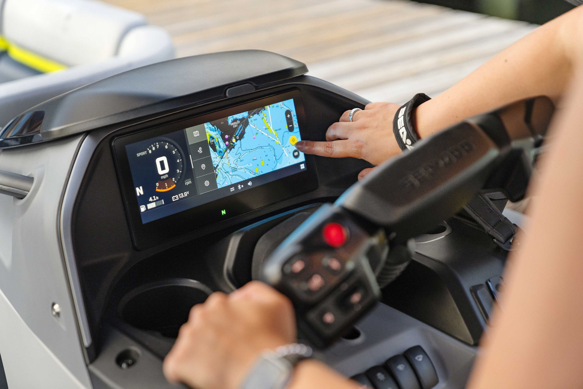 Sea-Doo Pontoon Switch Limited 10.25" touchscreen display