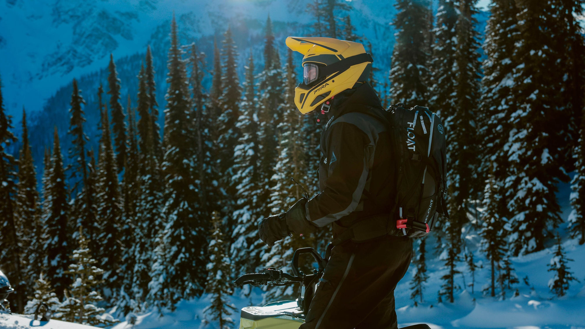 Casques et vêtements hors-piste