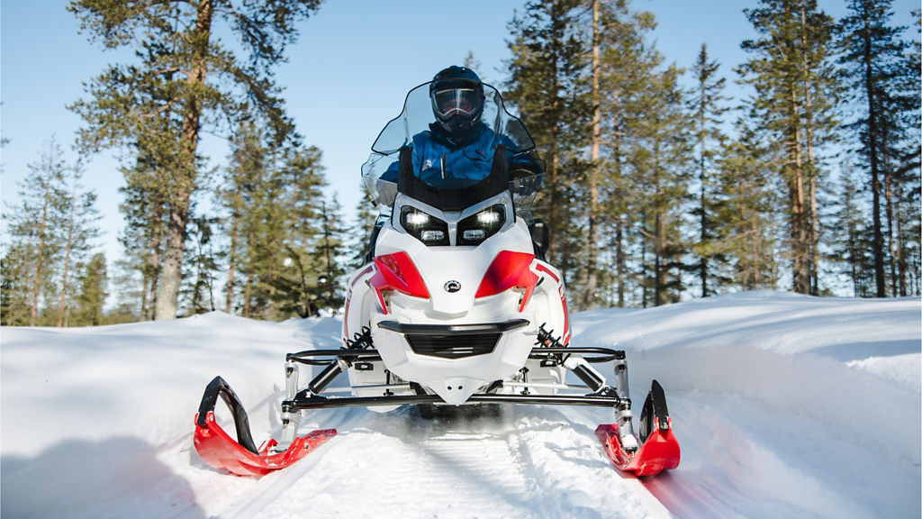 Electric snowmobile Tour in Åre Björnen - Uncharted Society