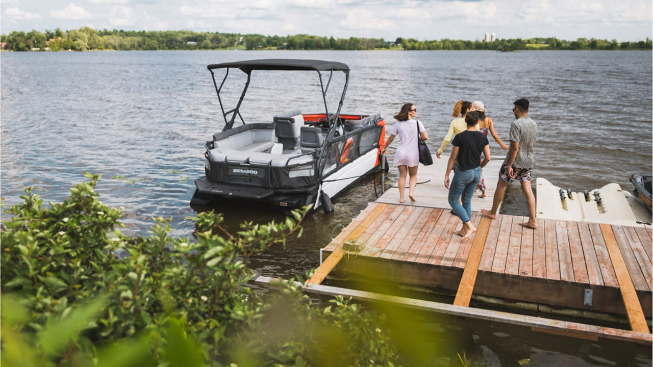 group of friends going out on the lake