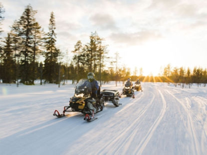 groupe de pilotes de Ski-Doo en Finlande