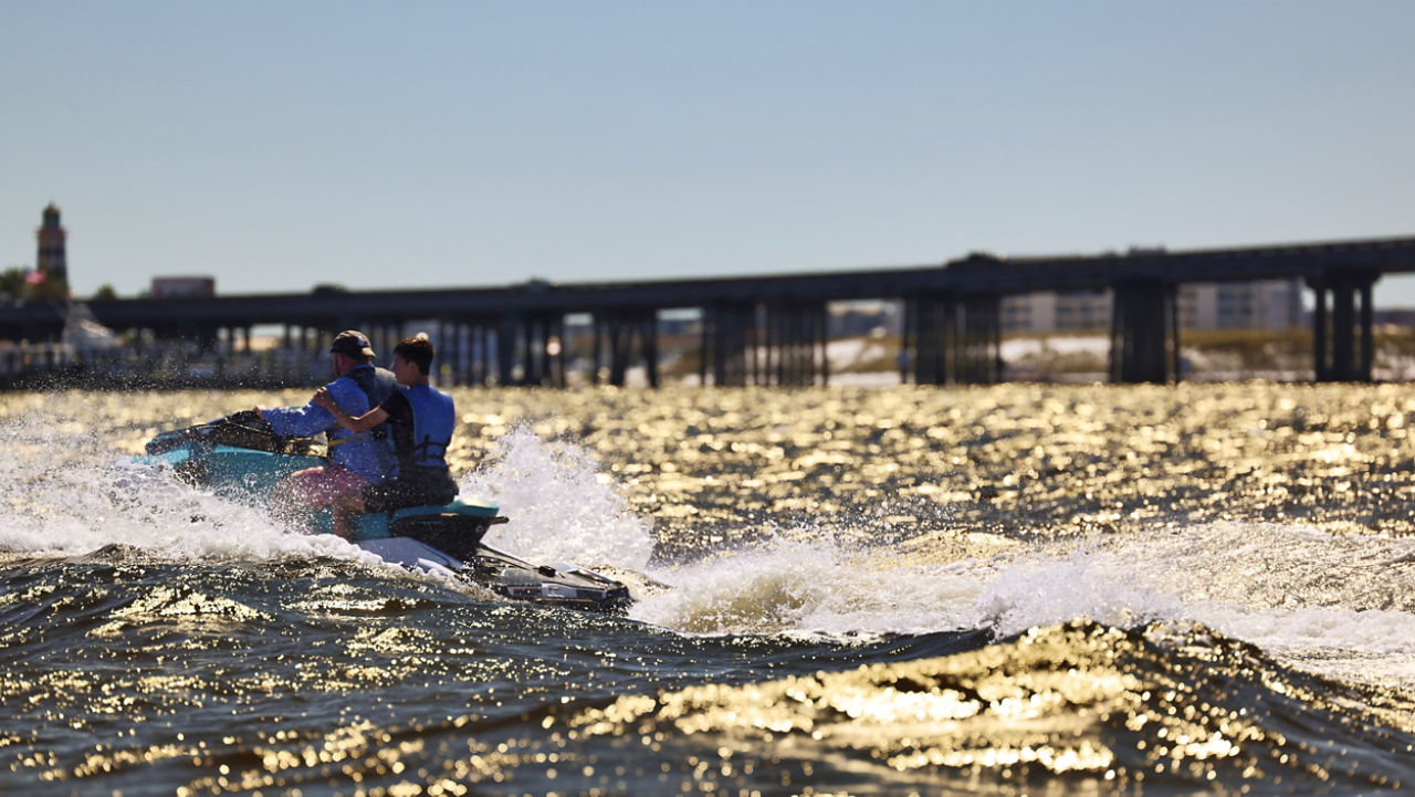 Deux femmes sur un Sea-Doo