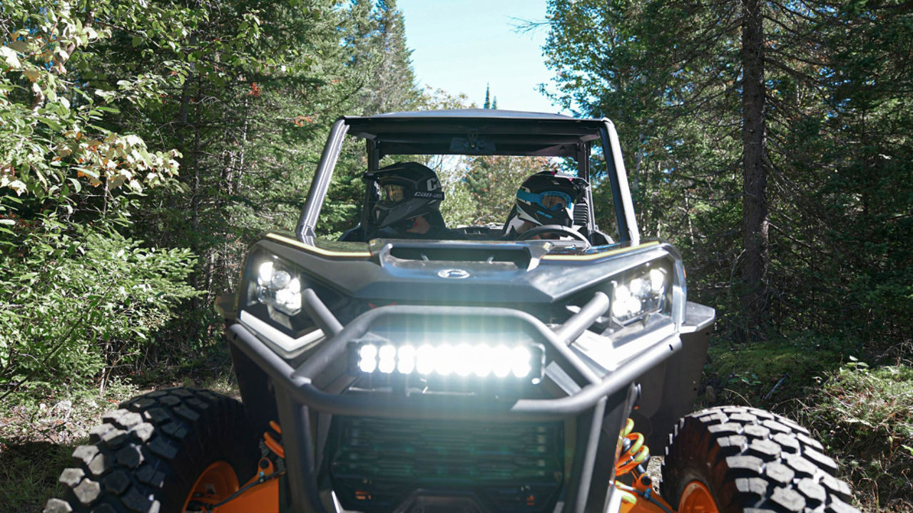 Gros plan sur le siège du conducteur de Can-Am