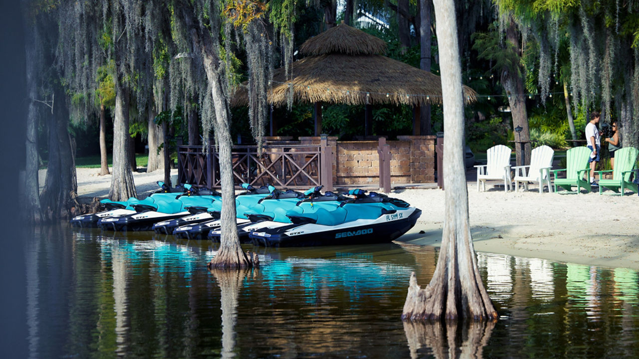 Motomarines Sea-Doo sur la plage