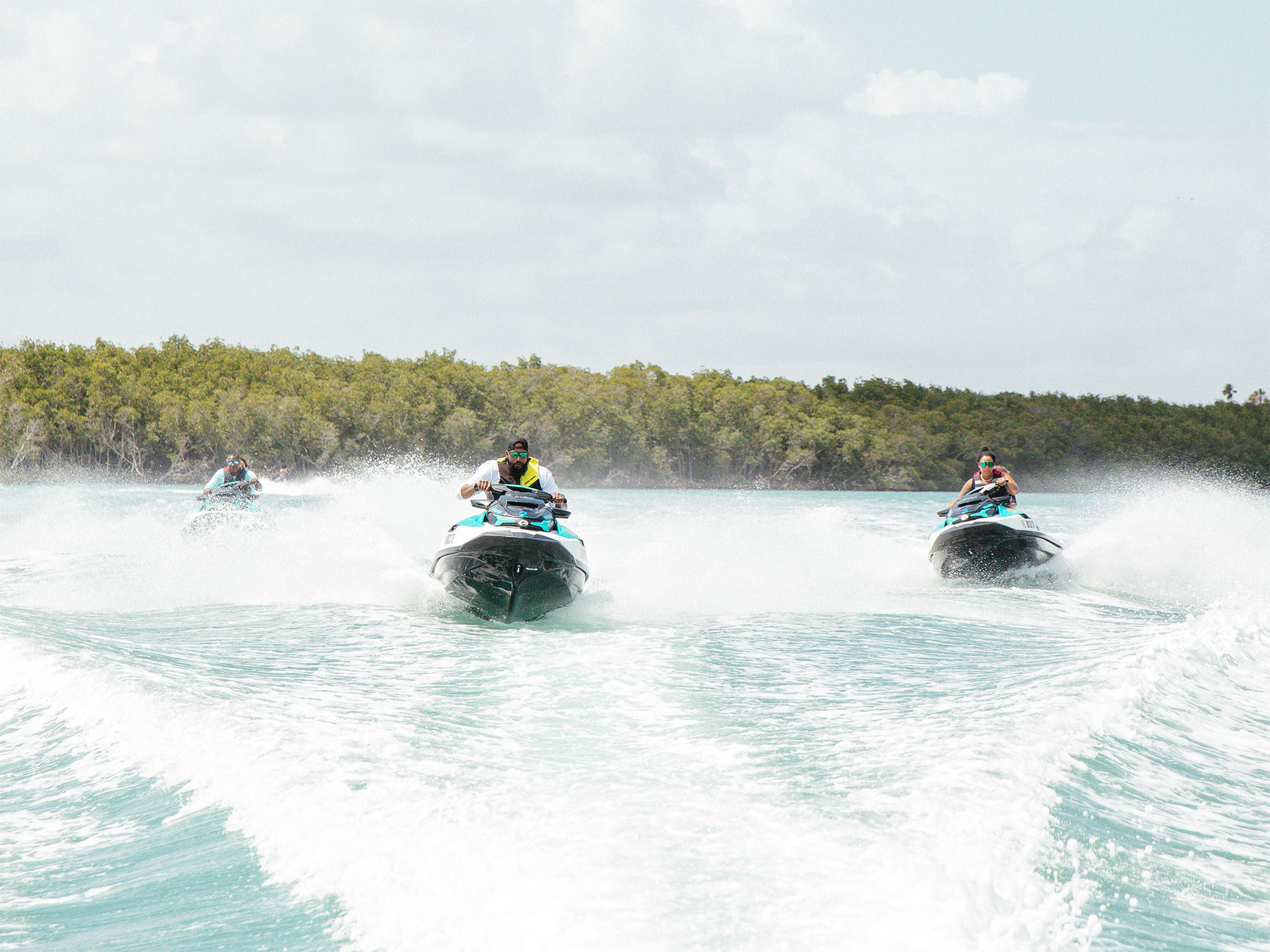 Deux familles sur des Sea-Doo à Fort Piece en Floride