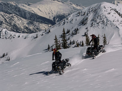 Deux pilotes ski-doo en CB