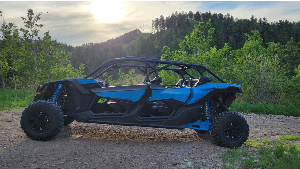 Une vue latérale du Can-Am Maverick X3