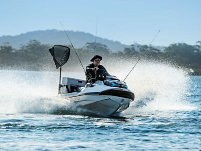 homme sur un sea-doo fishpro