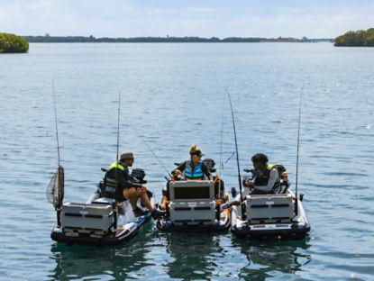 Trois pêcheurs chacun sur un Sea-Doo FishPro
