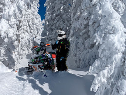 Ski-Doo en forêt