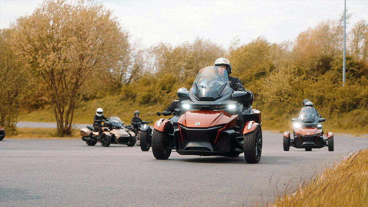 Gruppe von Can-Am Ryker und Spyder bei einem ADAC Fahrsicherheitstraining